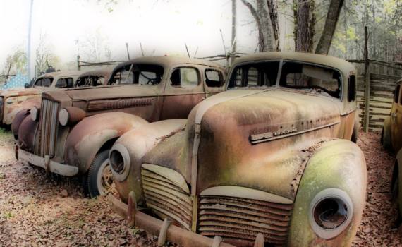 Old Cars in HDR, by Craig ONeal (https://flickr.com/photos/craigoneal/2305677763/)