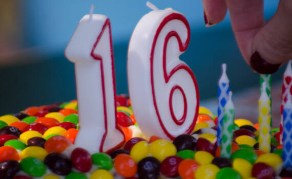 https://flickr.com/photos/joffi/14840456368/